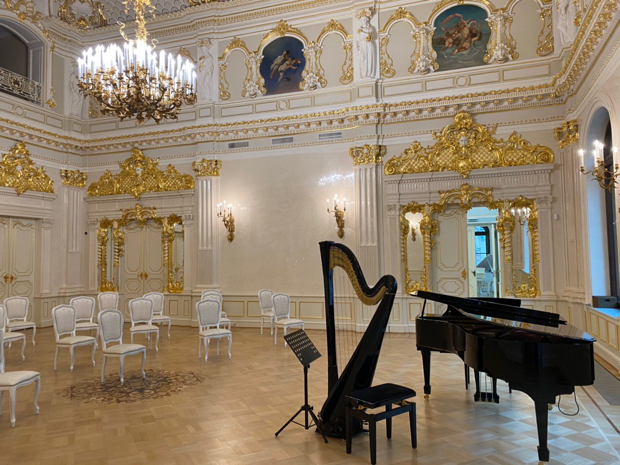Концерт «Средь шумного бала» во Владимирском дворце с экскурсией со скидкой 30%