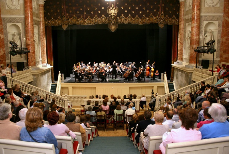 Концерт «Шедевры классики: от "Времён года" до "Кармен"» в Эрмитажном театре со скидкой до 36%