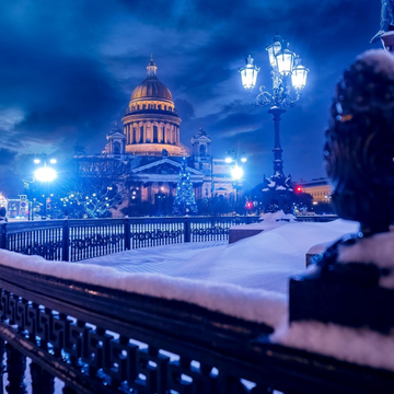 Автобусная ночная экскурсия «Чудеса Нового Года» со скидкой до 20%