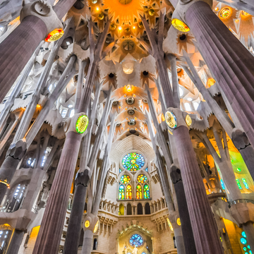 Пешеходная экскурсия «Вокруг храма Саграда Фамилия» со скидкой 24%