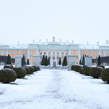 Длительная экскурсия «Петергоф – Кронштадт» со скидкой 44%