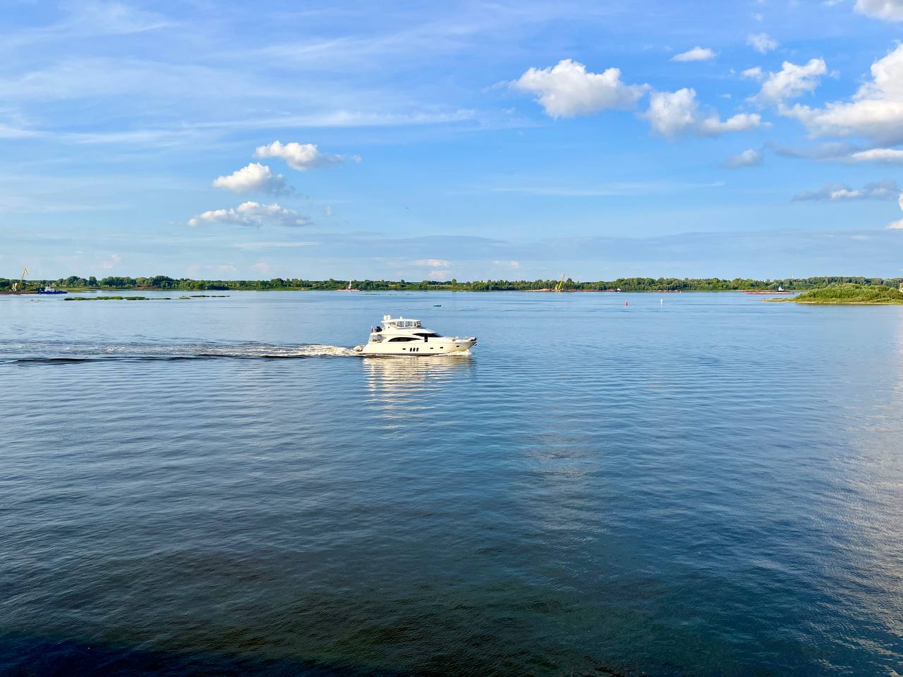 Прогулочные экскурсии по Волге и Оке в Нижнем Новгороде Прогулочные экскурсии по Волге и Оке в Нижнем Новгороде