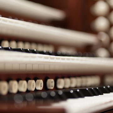 Органный концерт при свечах «От Аve Maria до Интерстеллар» со скидкой 30%