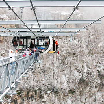Индивидуальная экскурсия в Скайпарк, форелевое хозяйство и Ахштырскую пещеру со скидкой 20%