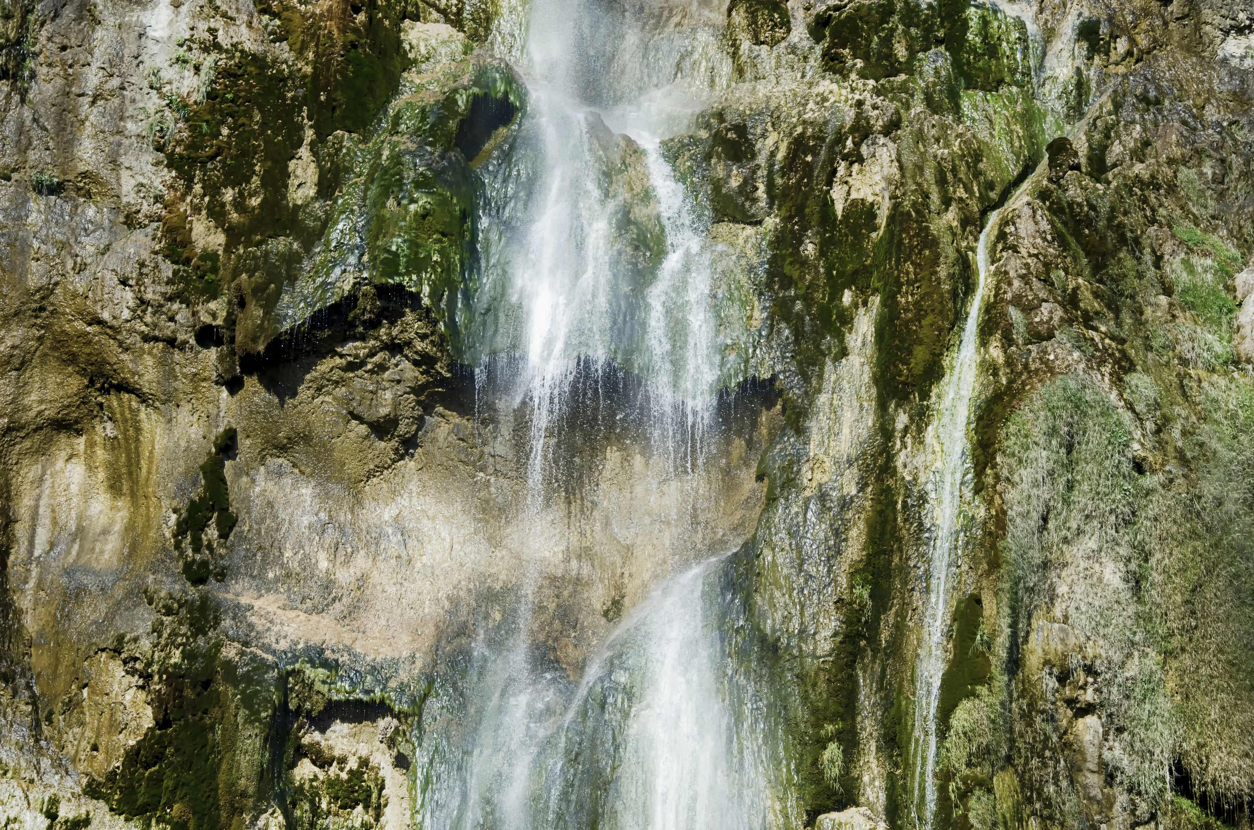 Индивидуальная экскурсия «Древняя крепость, Хучнинский водопад и экраноплан "Лунь"»