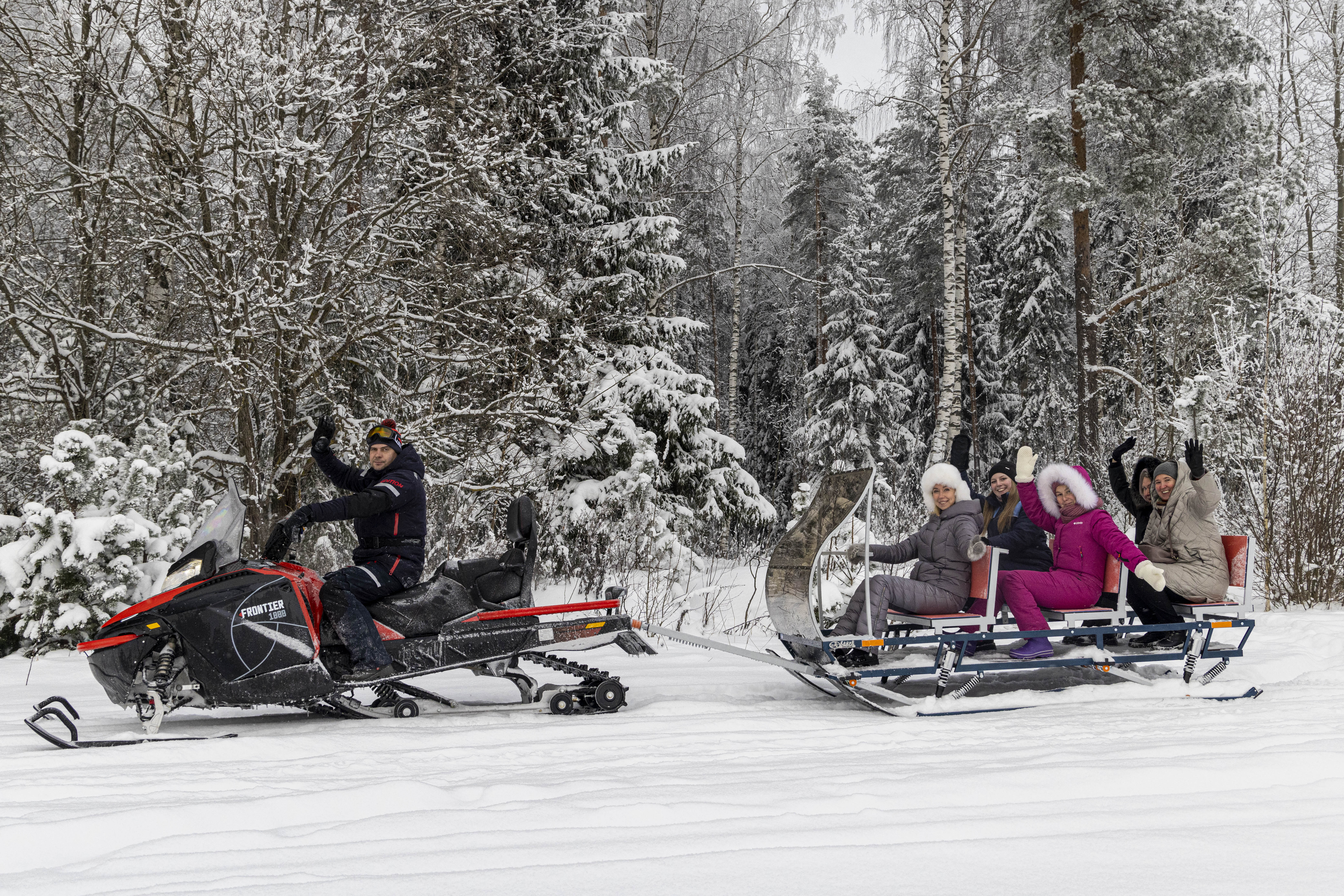 Катание на сибирских санях в Сортавале