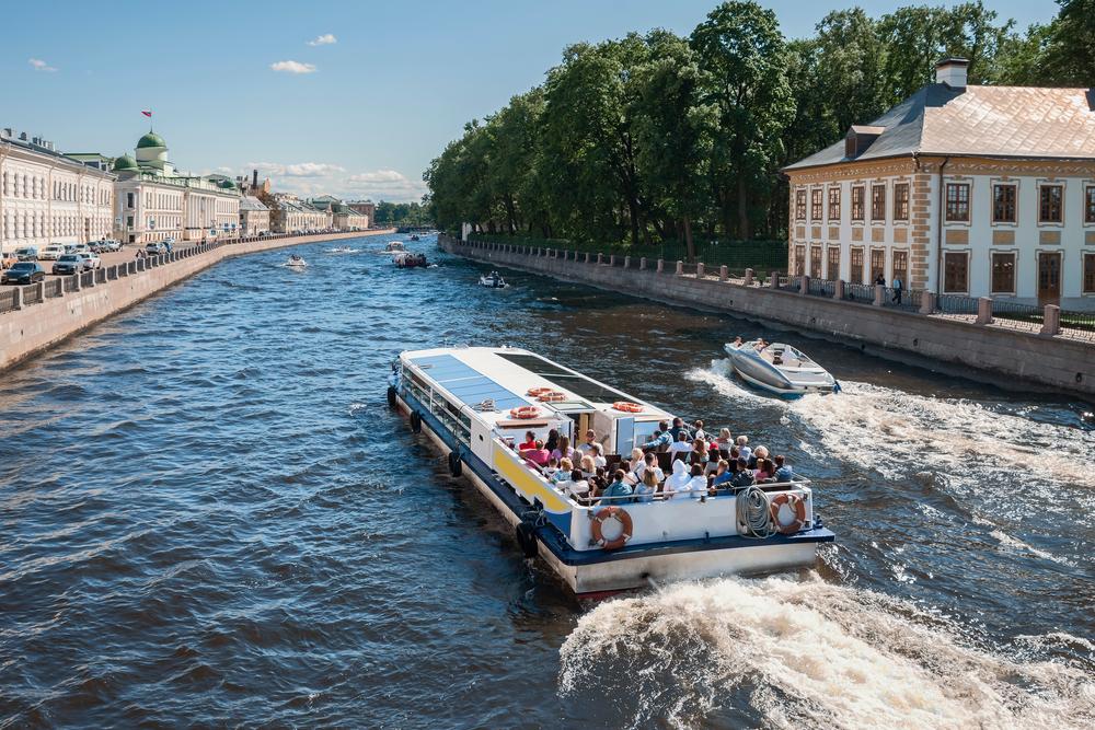 В Петербурге начнут использовать наушники на экскурсиях по рекам и каналам