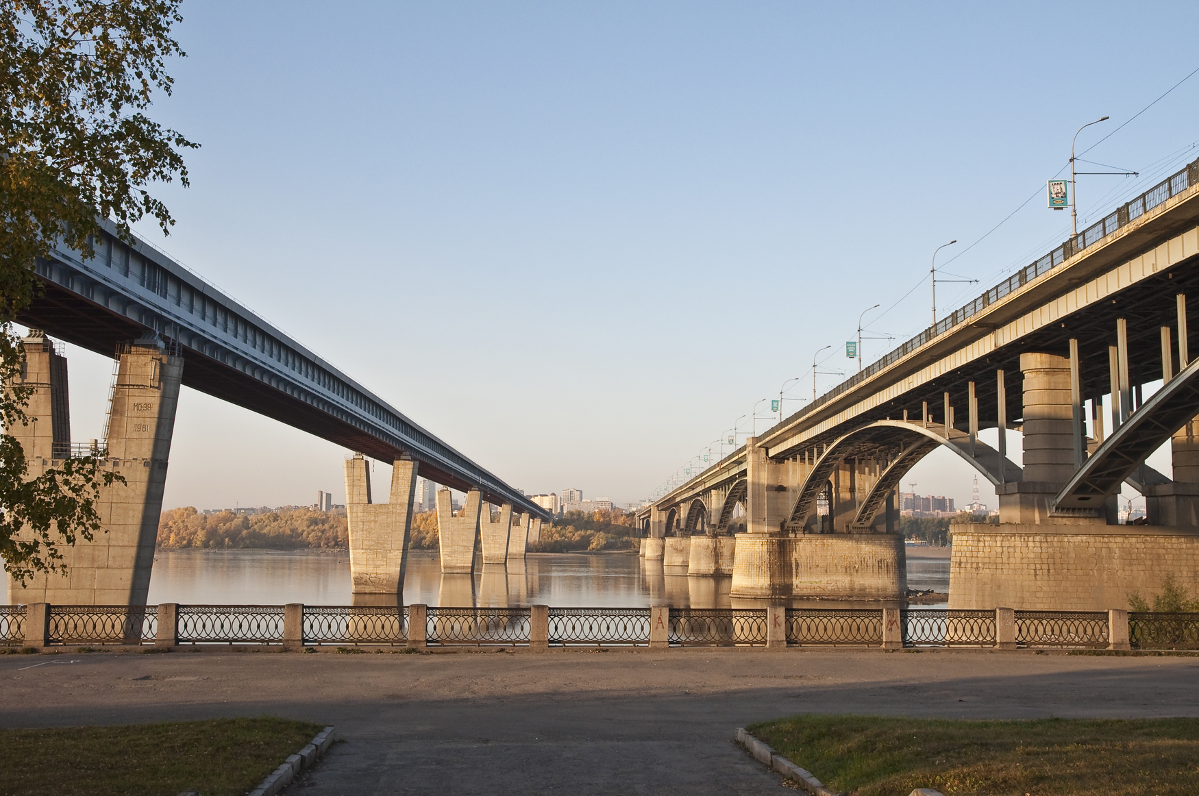 Экскурсия-прогулка по Михайловской набережной Новосибирска со скидкой 20%