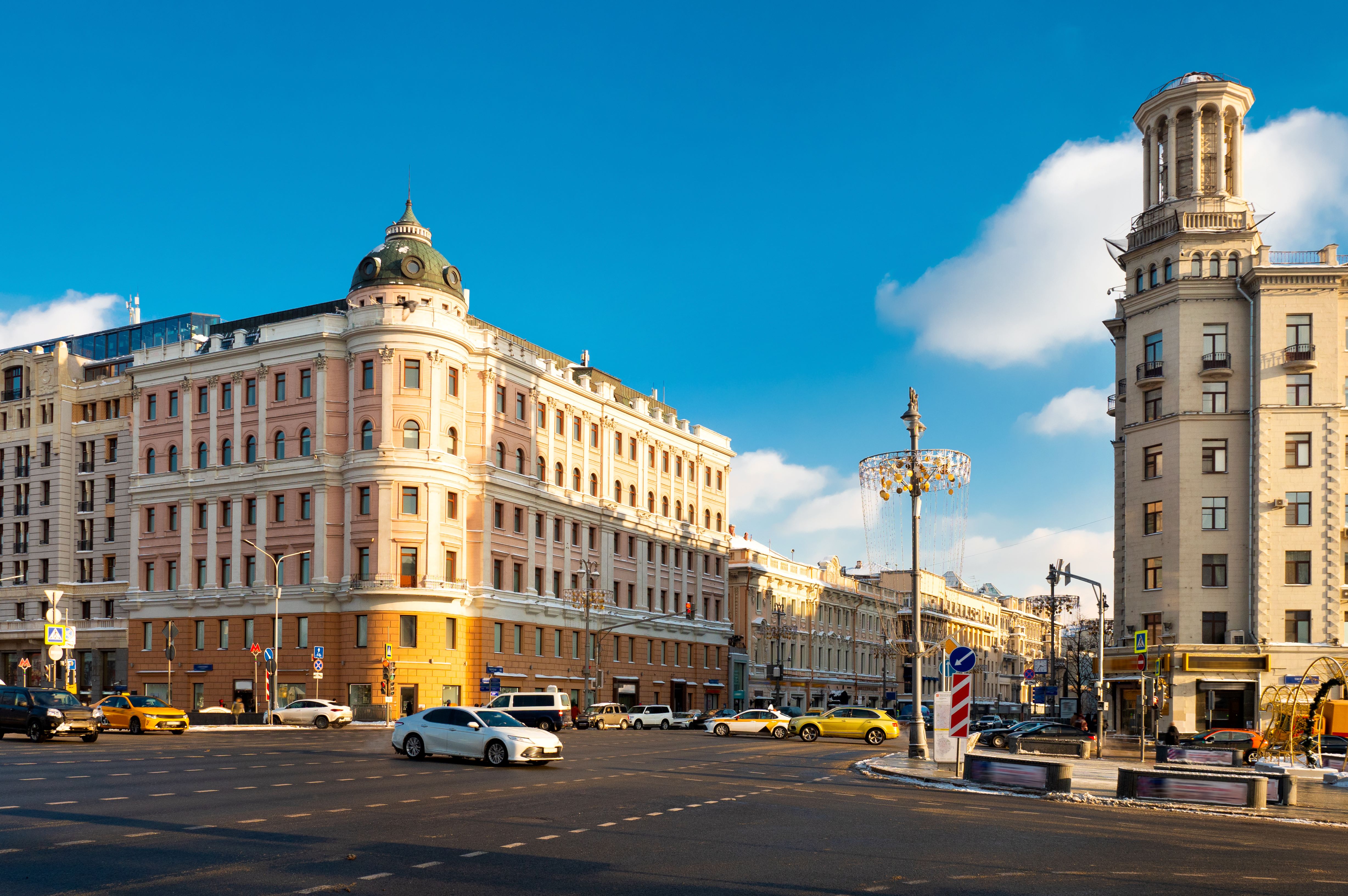 Пешеходная экскурсия «Тверская переезжает»