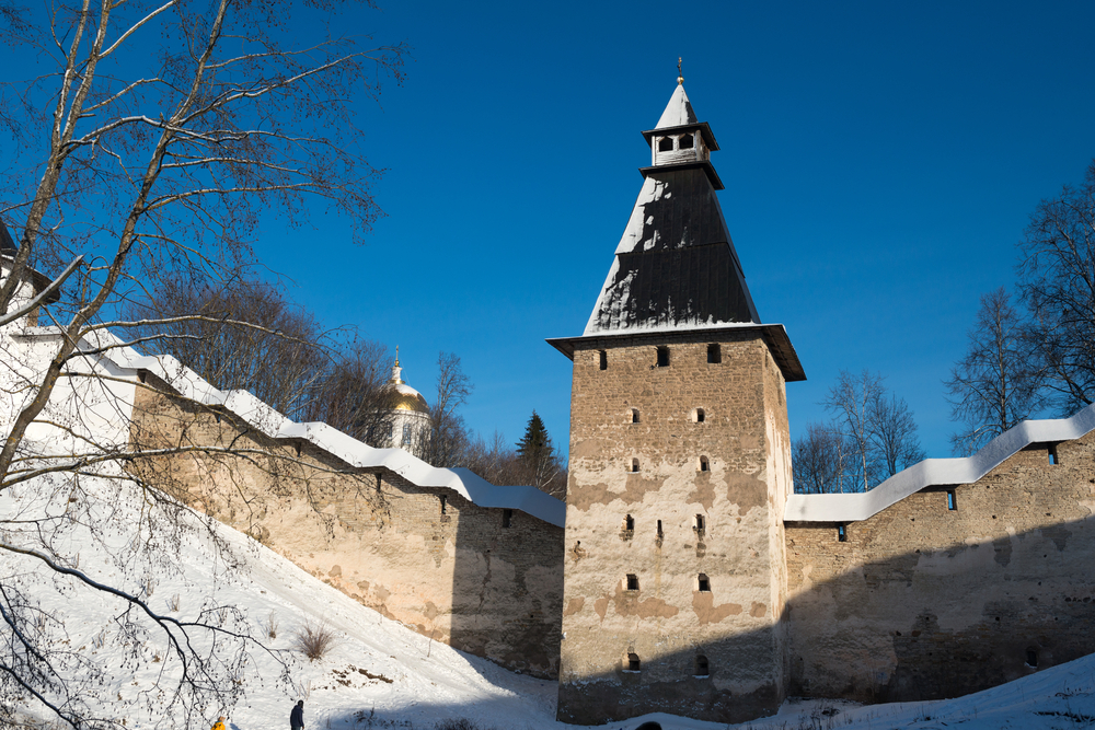 Автобусная экскурсия «Старый Изборск и Печоры»