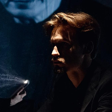 Спектакль «Лицо сестры в сиянии стекла» Спектакль «Лицо сестры в сиянии стекла»