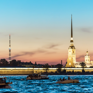 Ночной теплоходный тур от Петропавловской крепости Ночной теплоходный тур от Петропавловской крепости со скидкой до 51%