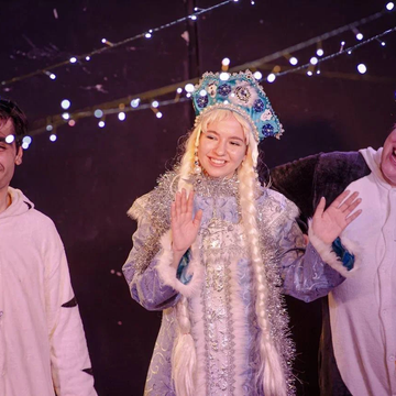 Детский спектакль «Дед Мороз и Снегурочка в сказке о дружбе Тигрёнка и Медвежонка» со скидкой 40%