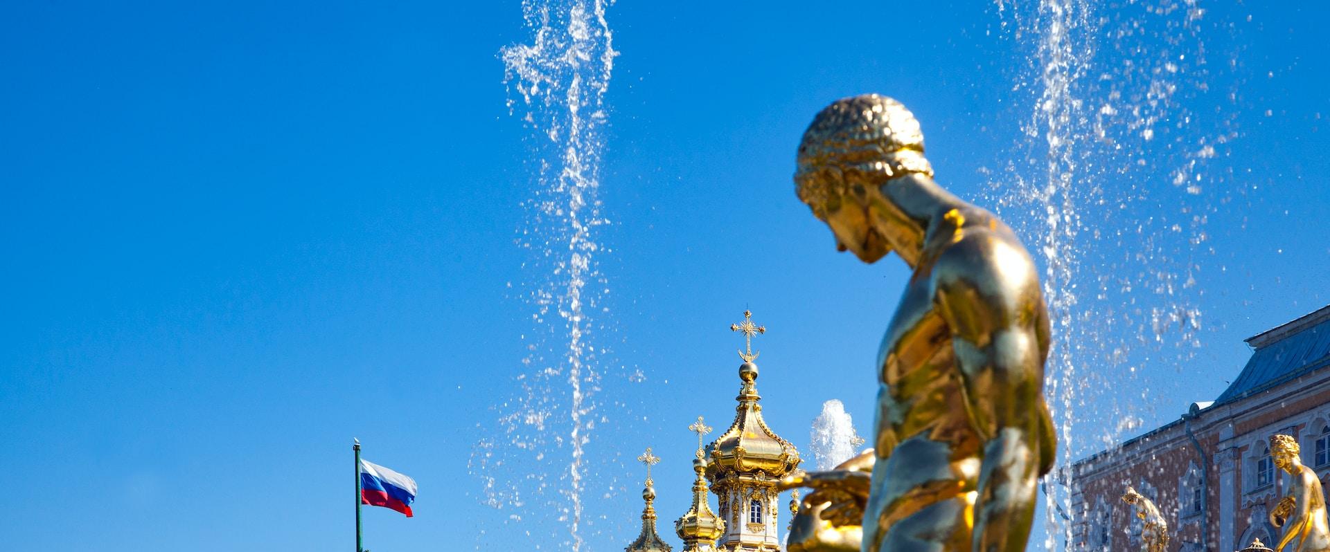 Большая экскурсия «Петергоф максимум: Большой дворец, фонтаны, малый дворец» со скидкой 35%