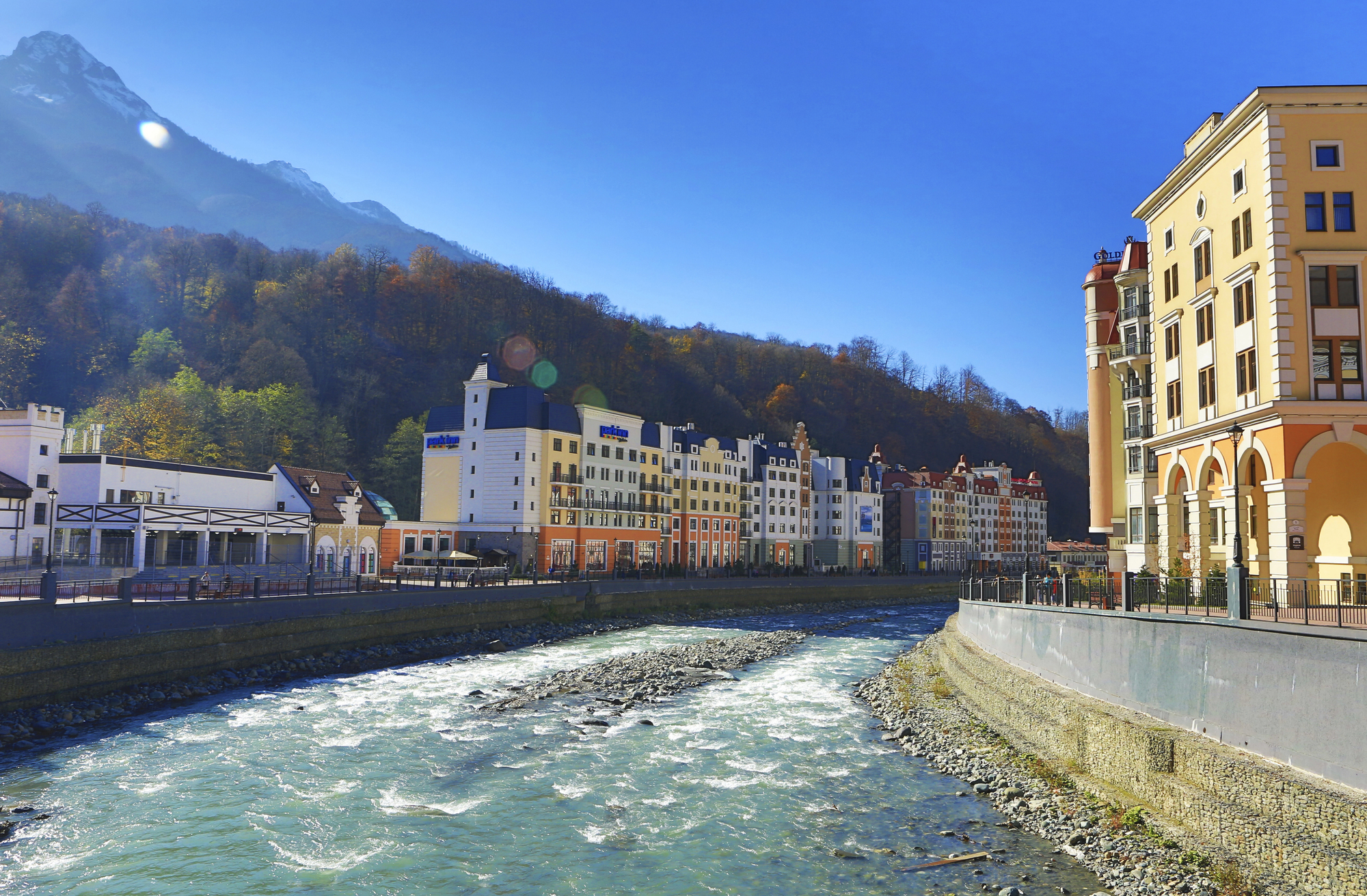 Автобусная экскурсия «Красная Поляна: 6 в 1» с просмотром шоу фонтанов со скидкой до 30%