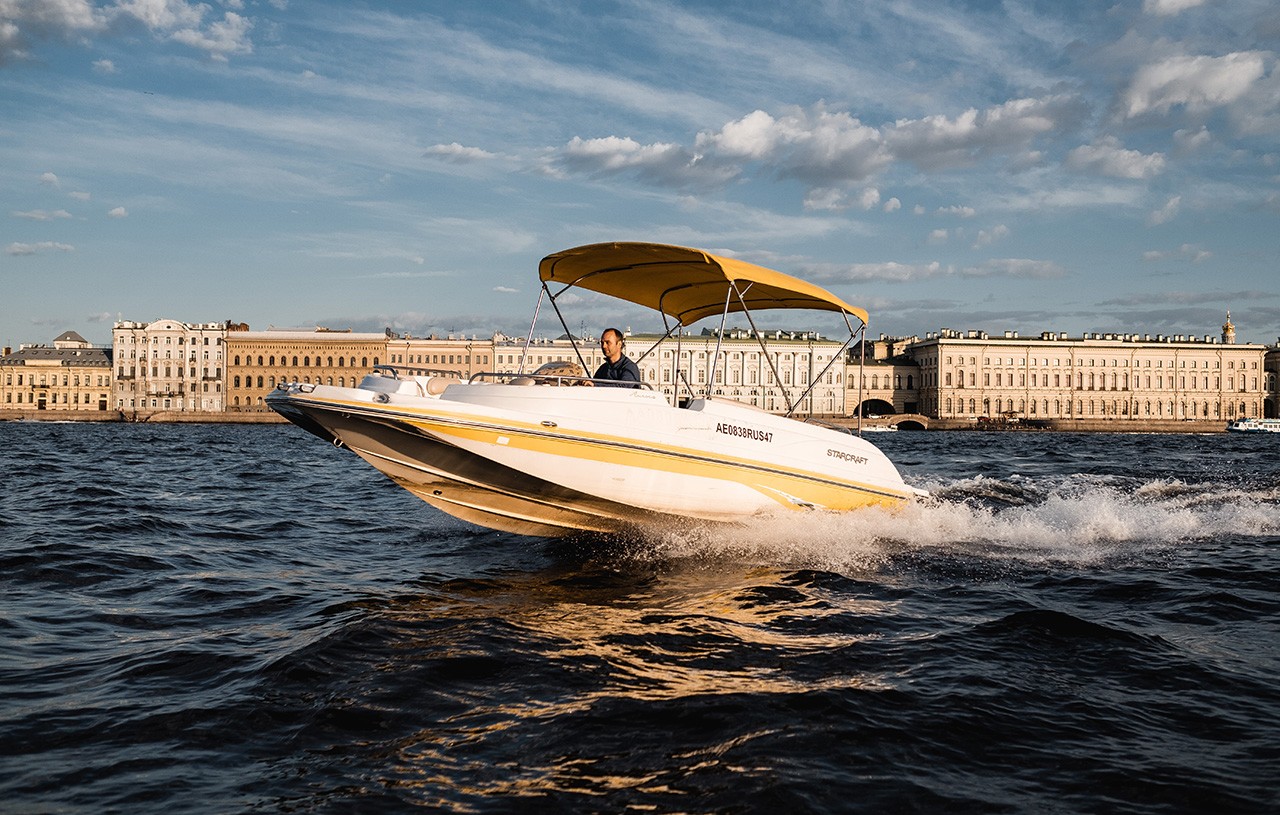 Аренда катера люкс-класса «Аврора» со скидкой до 33%