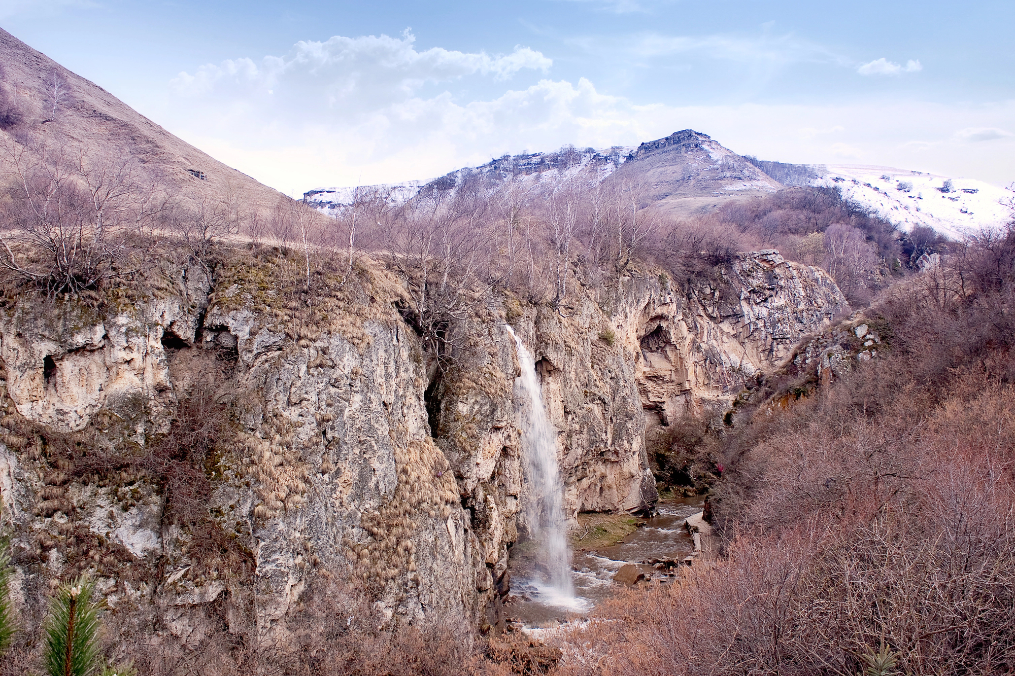 Автобусная экскурсия «Медовые водопады и гора Кольцо» Автобусная экскурсия «Медовые водопады и гора Кольцо»