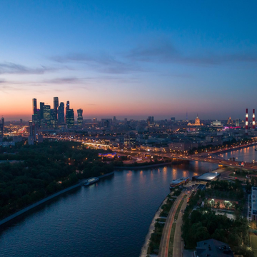 Речная прогулка с ужином и дискотекой «Вечерняя Москва в огнях» со скидкой 50%
