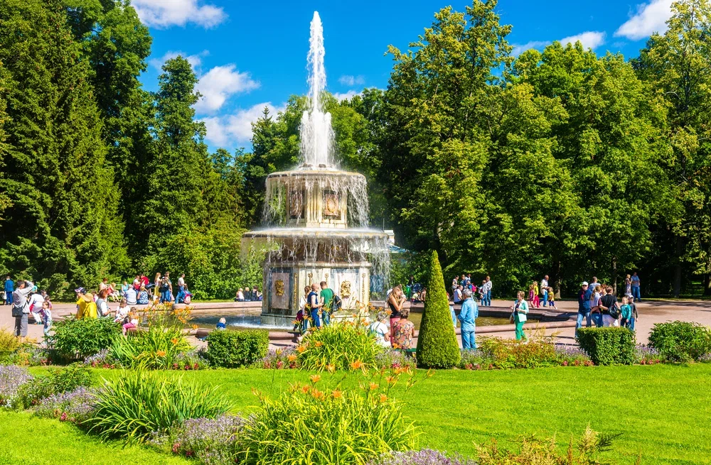 Тур на день «Ораниенбаум – Петергоф – Александрия» со скидкой 44%