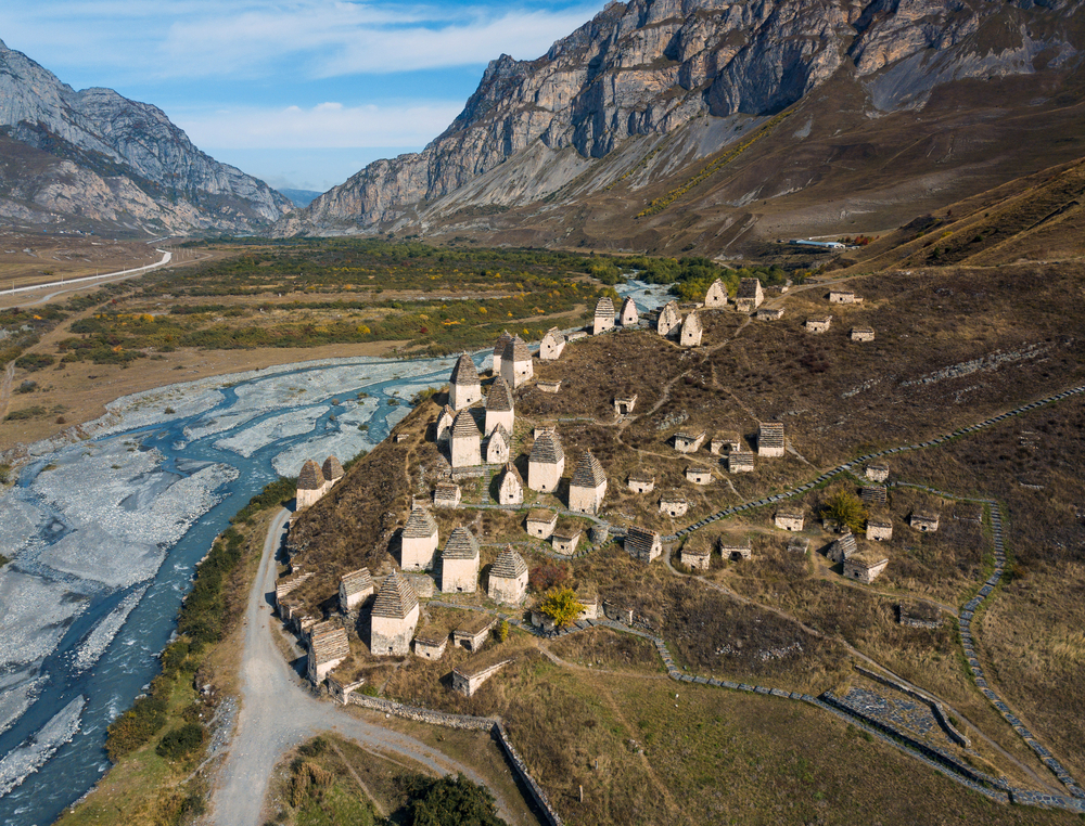 Даргавс — древний некрополь среди гор Северной Осетии