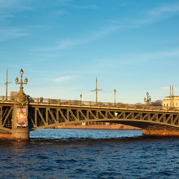 Аудиоэкскурсия «Вокруг Троицкой площади: пешеходный тур от ст. м. Горьковская»