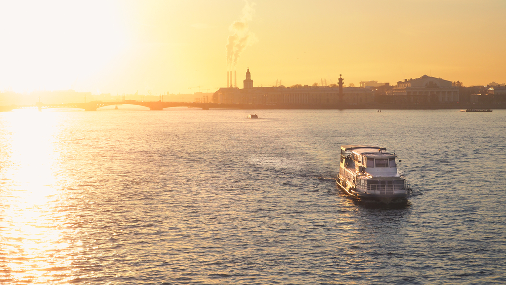 Вечерняя прогулка «Закат на теплоходе» с выходом в Финский залив со скидкой до 63%