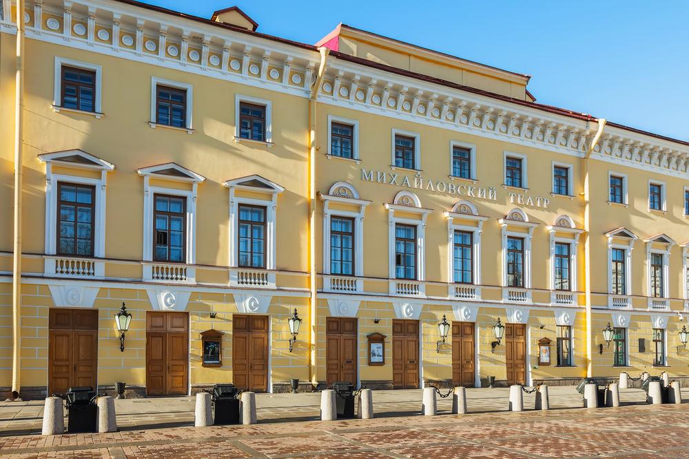В Михайловском театре проходят обыски