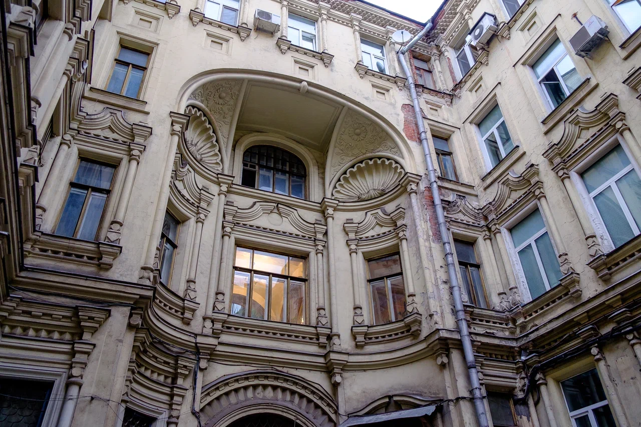 Пешеходная экскурсия «Дом переехал» со скидкой 20%