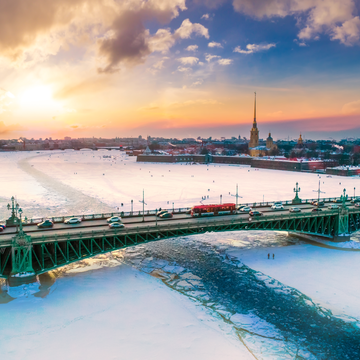 Музыка во льдах: концерты на теплоходе и прогулки по зимней Неве