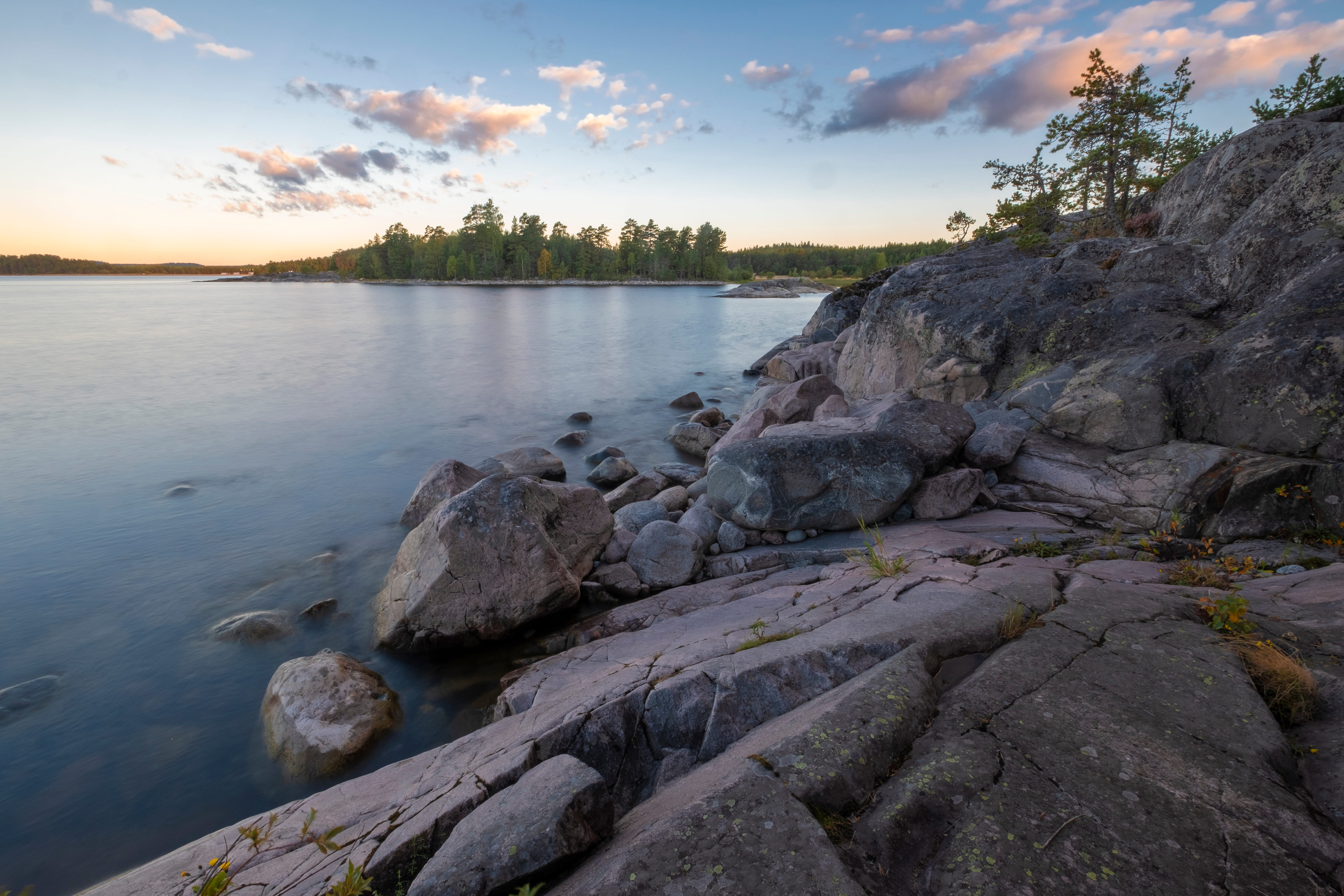 Однодневный тур «Природа Карелии: четыре водопада и круиз на ладье по Ладожским шхерам» Однодневный тур «Природа Карелии: четыре водопада и круиз на ладье по Ладожским шхерам»
