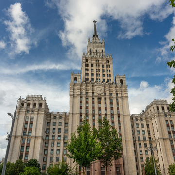 Экскурсия «Высотка на Красных воротах» с обедом в ресторане