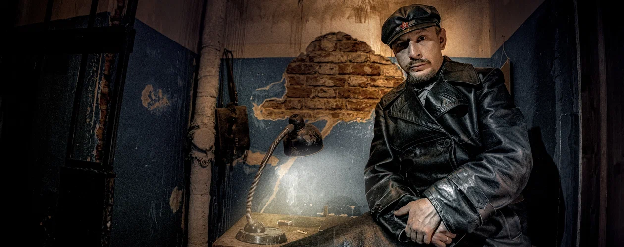 Иммерсивное шоу «Петербург XX. Хармс. Довлатов. Бродский» Иммерсивное шоу «Петербург XX. Хармс. Довлатов. Бродский» со скидкой 20%