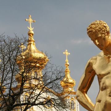 Автобусная экскурсия «Большое путешествие: Петергоф и Кронштадт» со скидкой до 42%