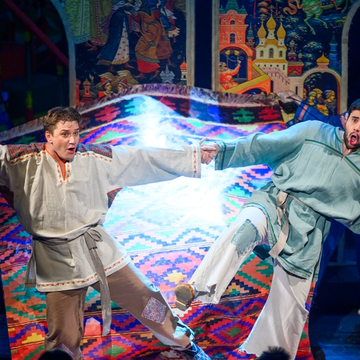 Шоу-спектакль «Три Ивана» в Театре на Васильевском со скидкой 30%