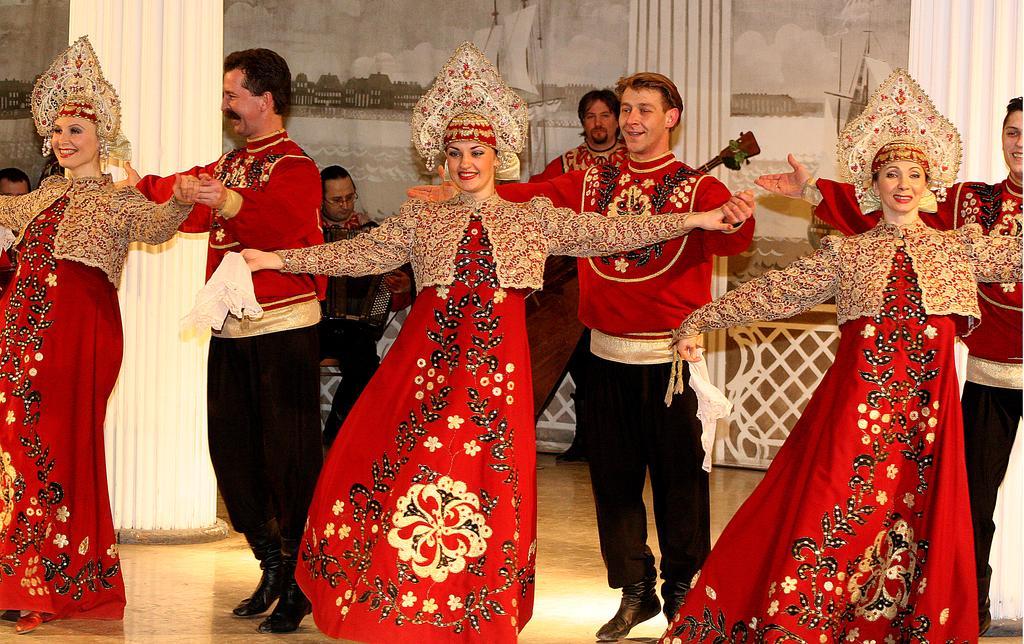 Фольклорное шоу «Русский вечер в Николаевском дворце» со скидкой 50%
