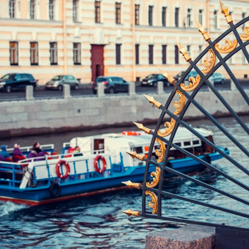 Дневные и вечерние прогулки на теплоходе от набережной реки Мойки со скидкой до 71%