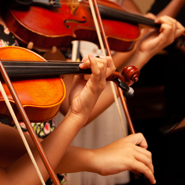 Концерт при свечах «Шедевры неоклассики: от Ханса Циммера до Людовико Эйнауди» в Оранжерее со скидкой 50%