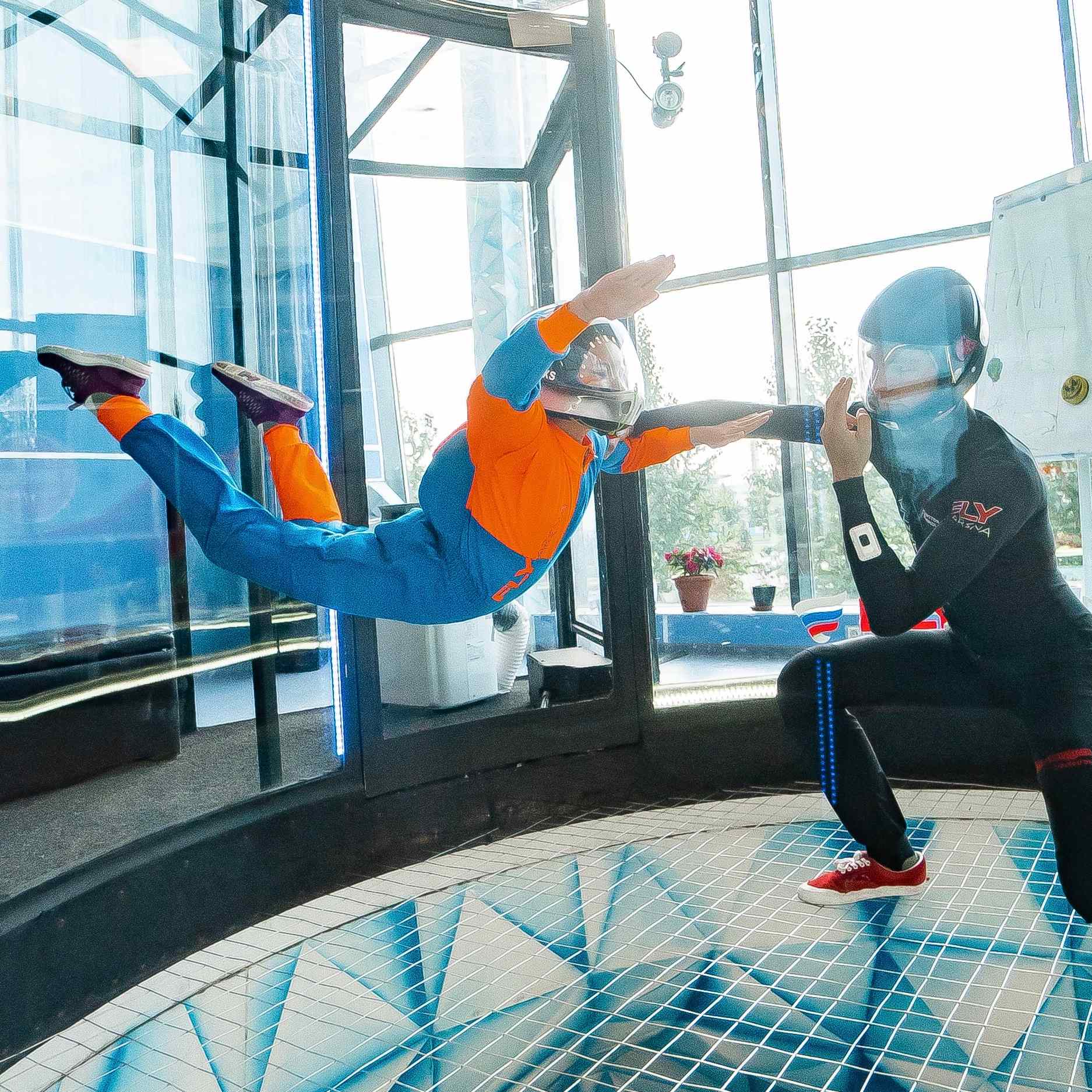 Полёт в аэротрубе от компании Fly Arena со скидкой 50%