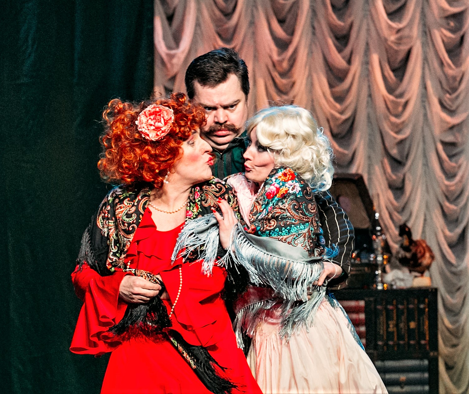 Спектакль «Любовь втроём»