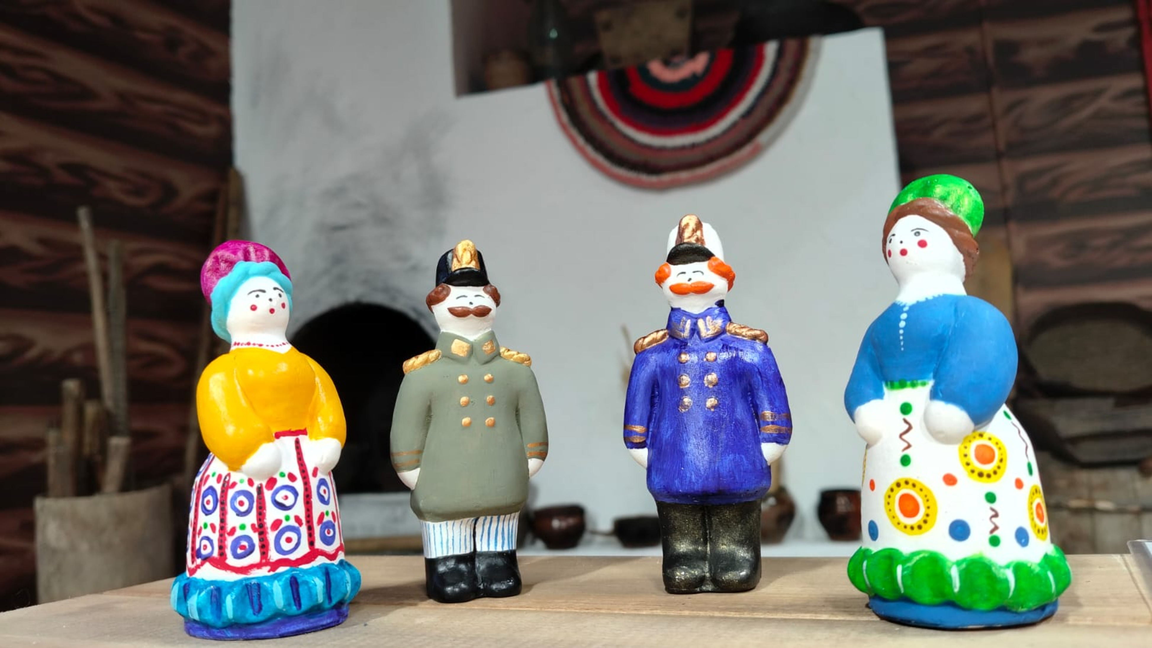 Мастер-класс по росписи дымковской игрушки в музее русского быта «Изба-Забава» Мастер-класс по росписи дымковской игрушки в музее русского быта «Изба-Забава» со скидкой до 31%