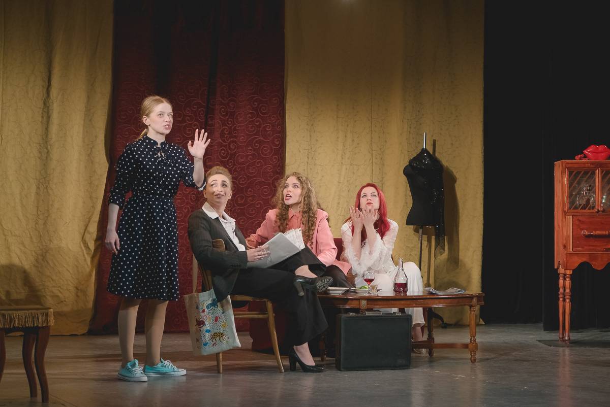 Спектакль «Дурочка» со скидкой 40%