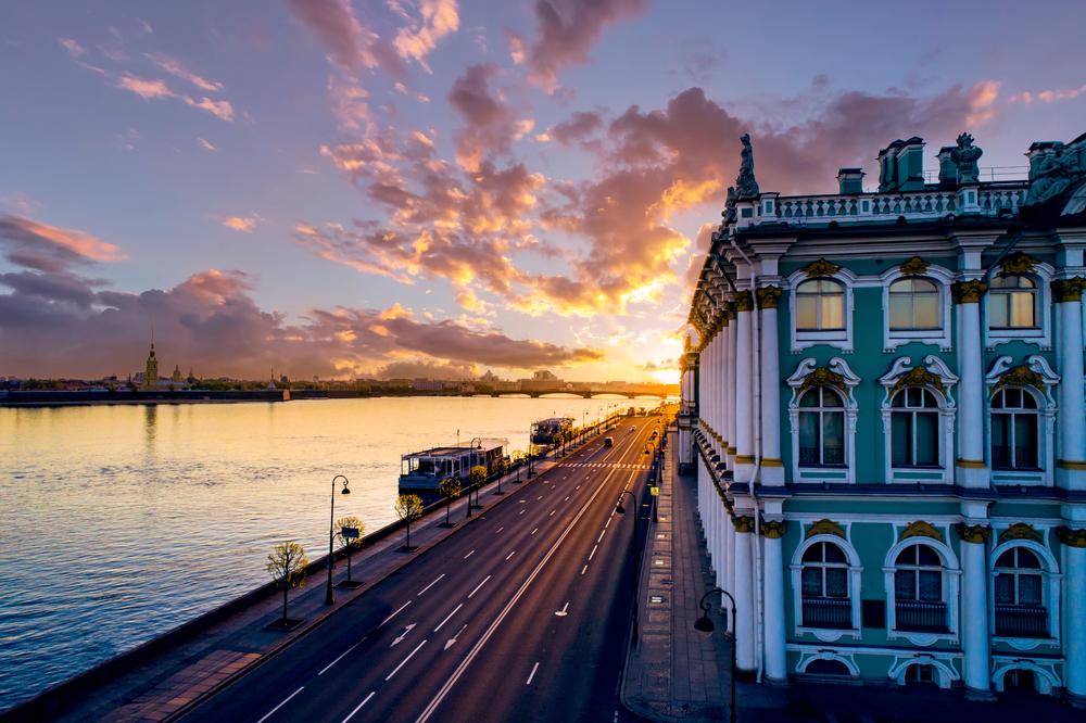 Ночная обзорная экскурсия по Санкт-Петербургу с теплоходной прогулкой под разводными мостами со скидкой до 59%