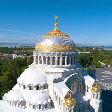 Длительная экскурсия «Петергоф – Кронштадт» со скидкой 44%