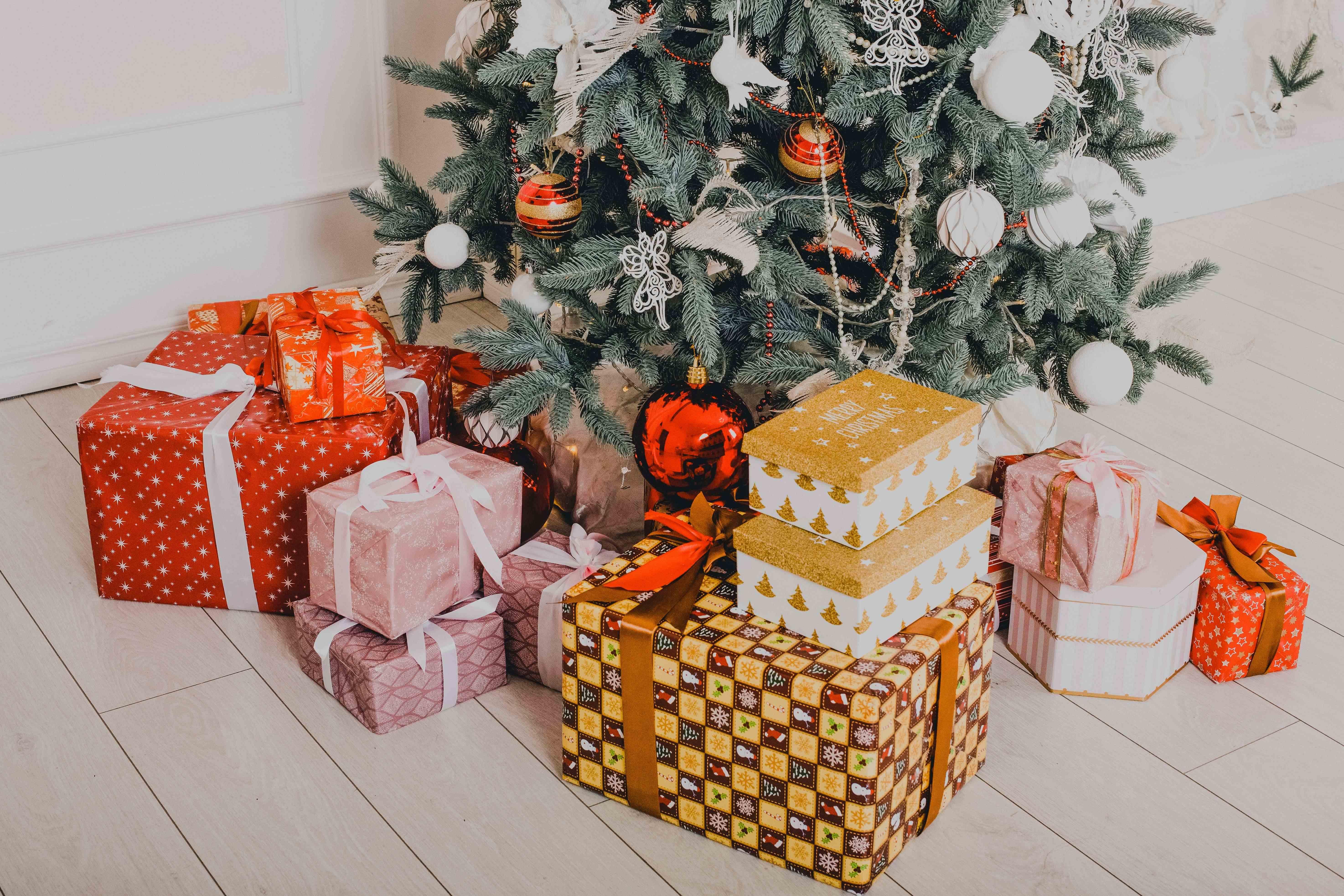 Благотворительные акции к Новому году 2026: фонды, условия участия