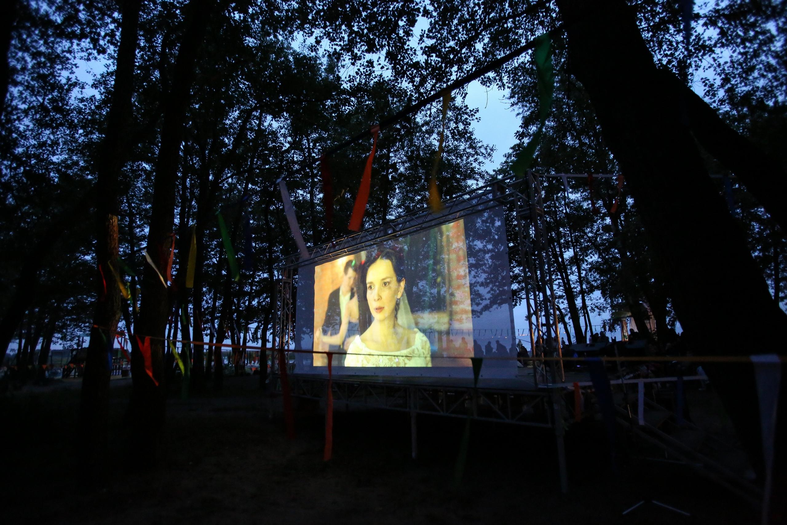 Фестиваль живого кино под открытым небом «Кинолес — 2022»