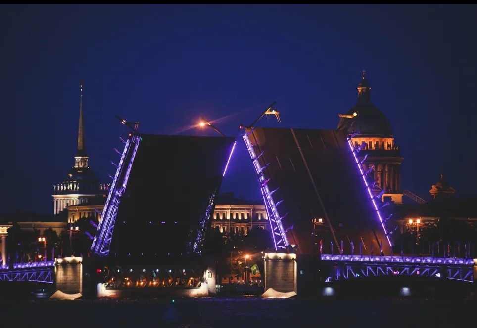 Водные экскурсии по ночному Петербургу от «Нева-Кронверк»