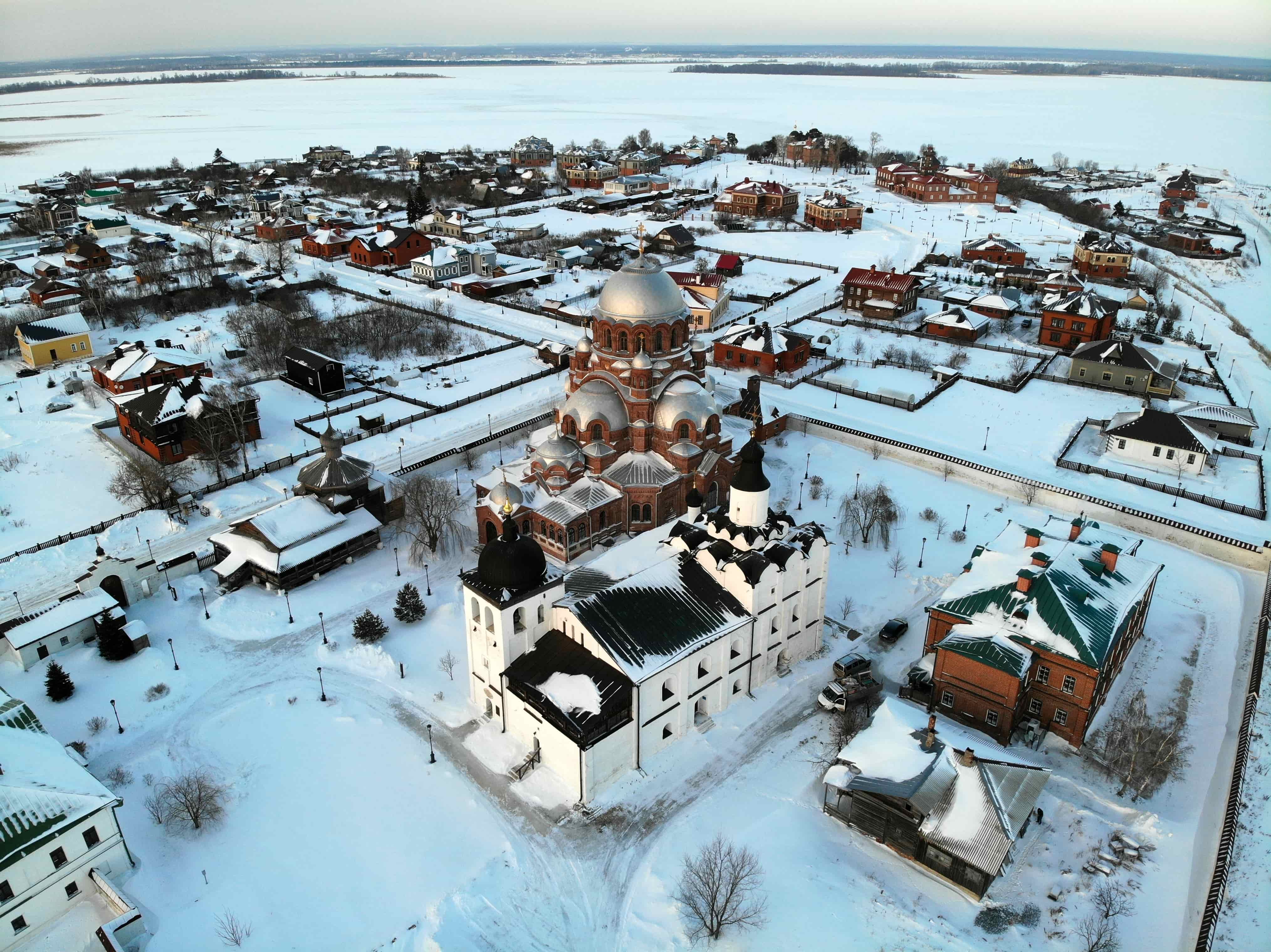 Экскурсия «Остров-град Свияжск — Раифский монастырь — Храм всех религий» со скидкой 20%