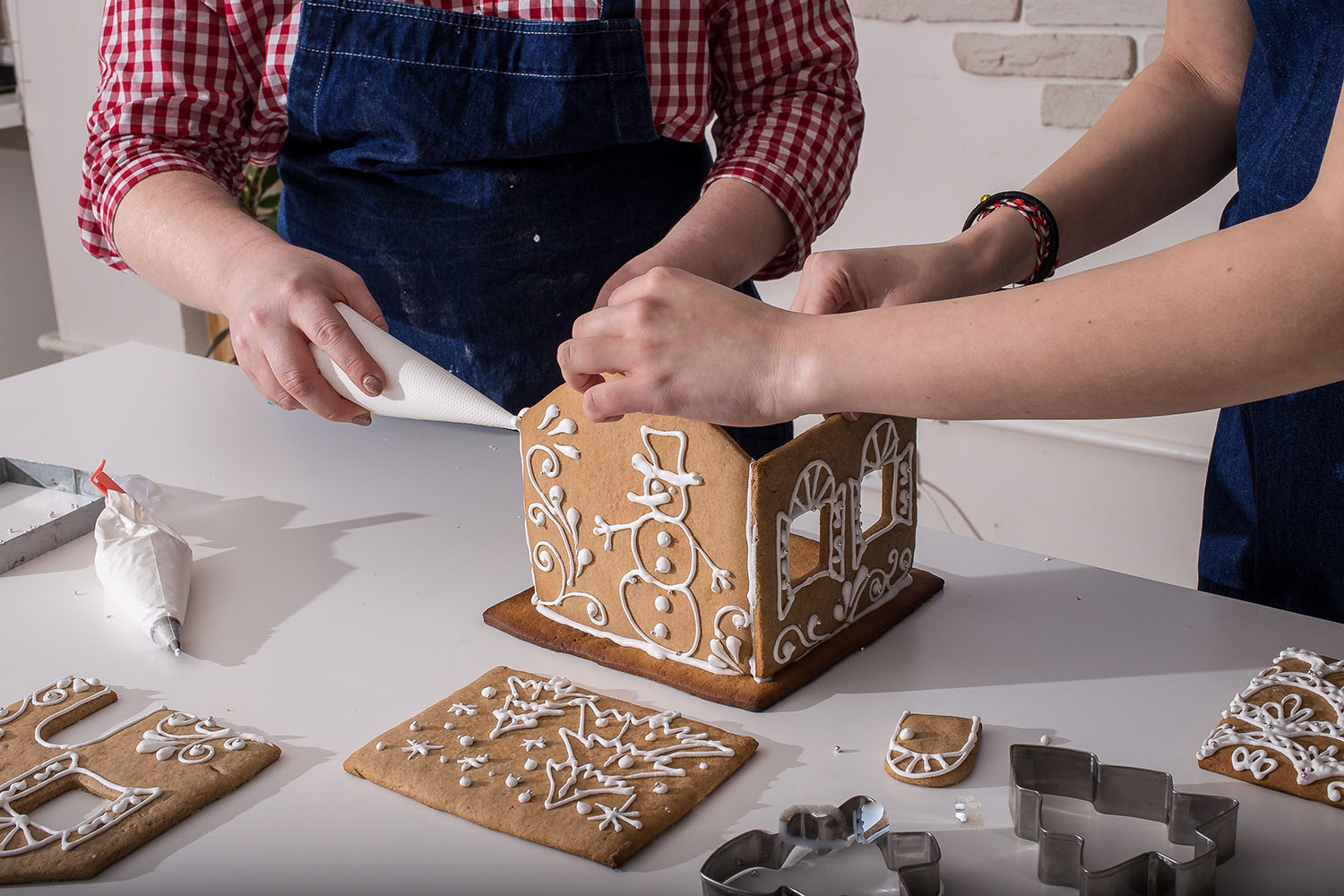 Мастер-класс по изготовлению новогоднего пряничного домика Мастер-класс по изготовлению новогоднего пряничного домика со скидкой 25%