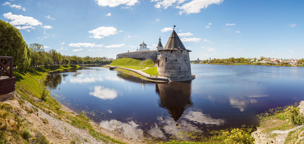 Автобусно-пешеходная экскурсия «Один день — три крепости»