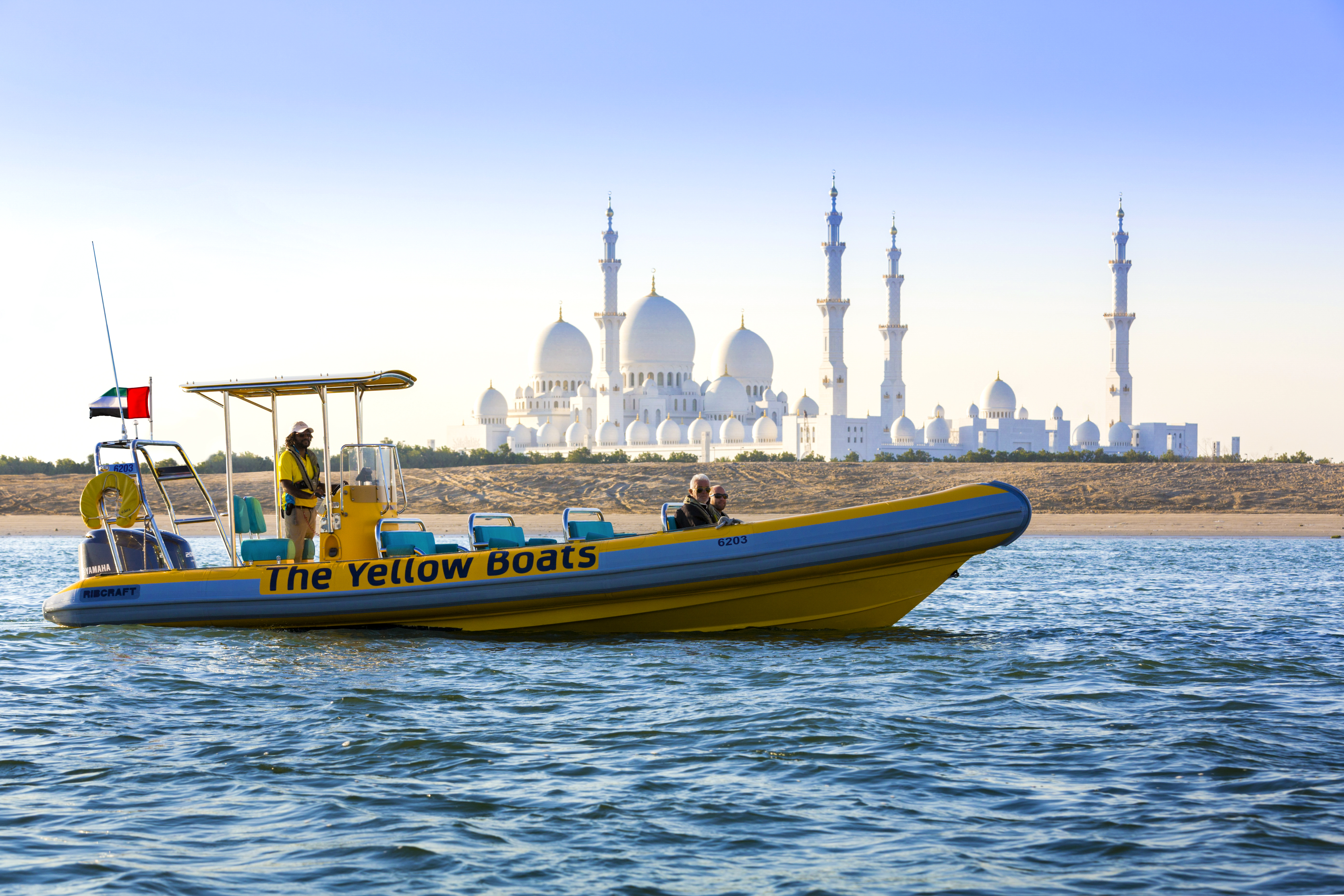 Прогулка на скоростном катере в Абу-Даби Прогулка на скоростном катере в Абу-Даби
